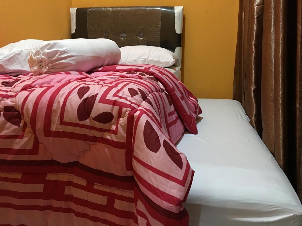 Aini Home Stay Ternate Extérieur photo