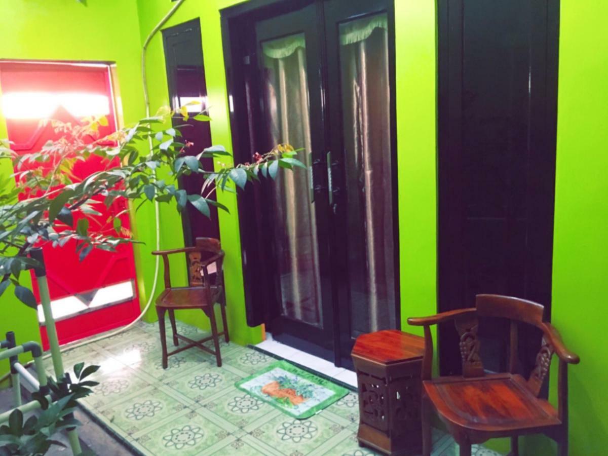 Aini Home Stay Ternate Extérieur photo