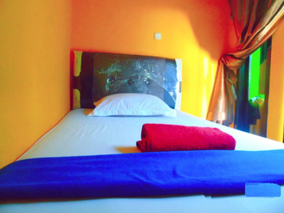 Aini Home Stay Ternate Extérieur photo